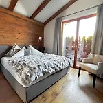 Hideaway Design By Belle Κίτσμπουελ