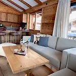 Hideaway Design By Belle Κίτσμπουελ