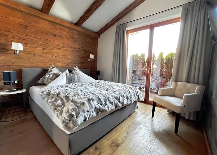 Hideaway Design By Belle 키츠부헬