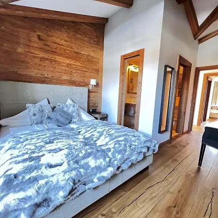 Hideaway Design By Belle Σαλέ Κίτσμπουελ